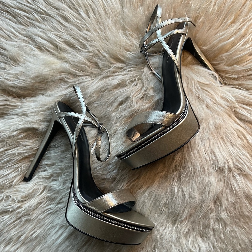 NWOT Charles & Keith metallic platforms, size 10.